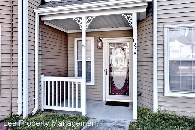 Building Photo - 3 br, 2.5 bath House - 102 B Heather Way