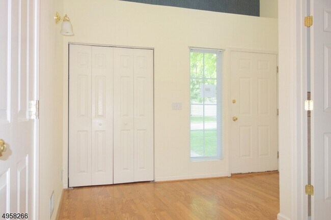 Foto del edificio - 291 Falcon Ridge Way S