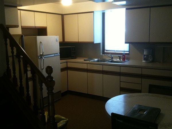 Building Photo - 1 br, 0.5 bath  - 264 W 16th St upper unit