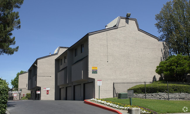 Foto del edificio - Hidden Creek Town Homes