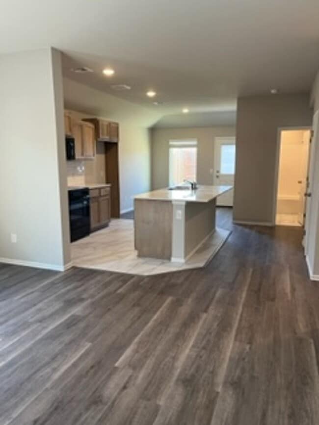 Building Photo - Newly Built!