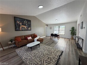 Building Photo - 2811 SE 15th Pl