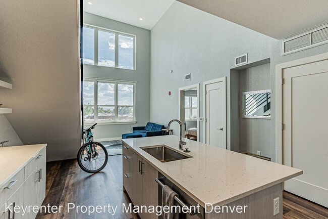 Building Photo - 1 br, 1 bath House - 431 E Bayaud Ave #311