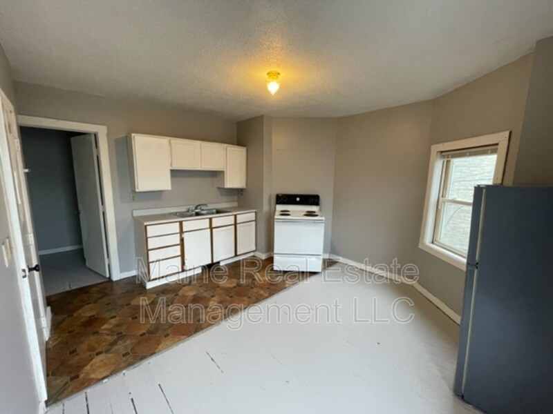 203 Union St Unit 2, Bangor, ME 04401 Condo for Rent in Bangor, ME
