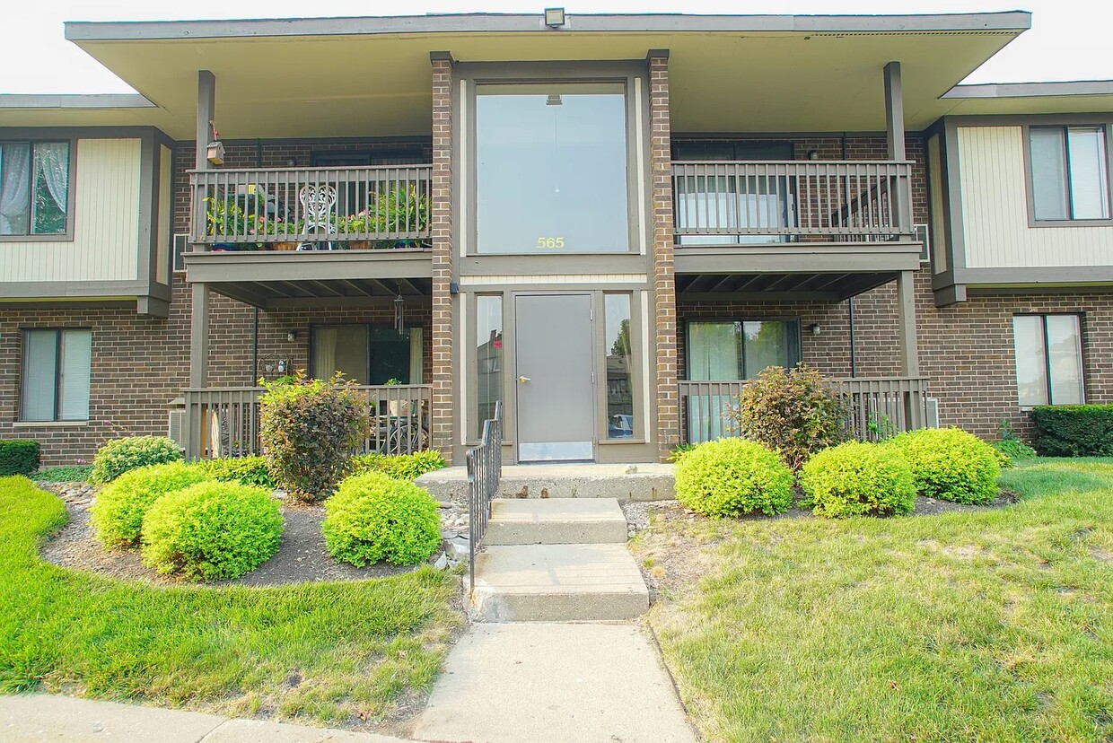 Primary Photo - 565 Somerset Ln