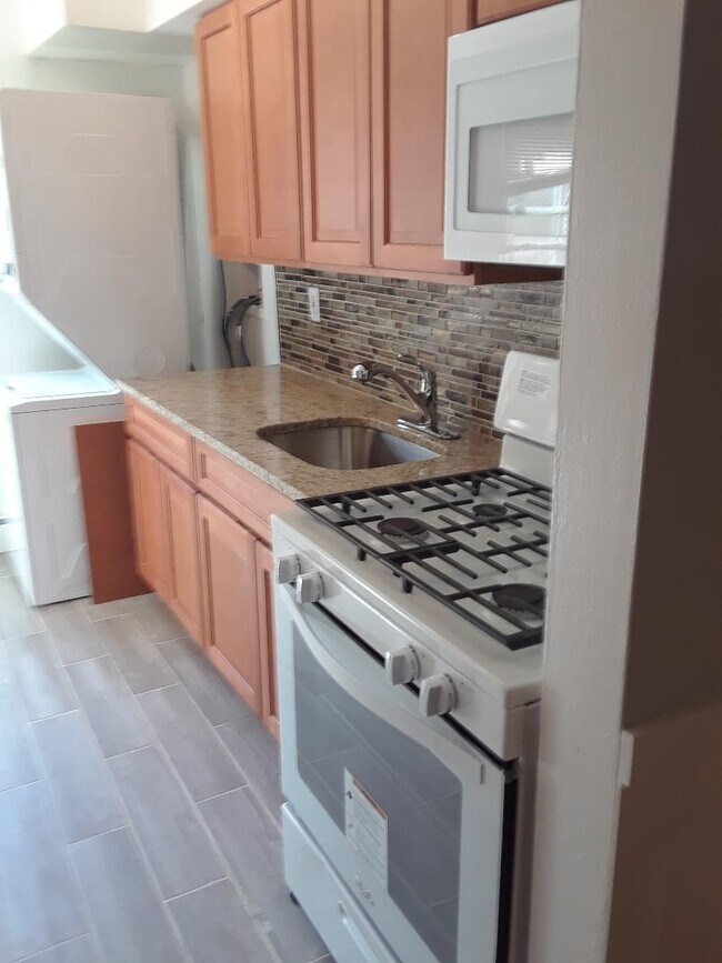 kitchen - 140 W Fort Lee Rd