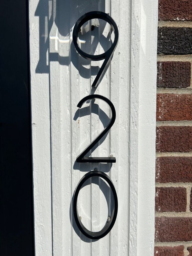 Building Photo - Recently Renovated 4 Bedroom House - Ready...