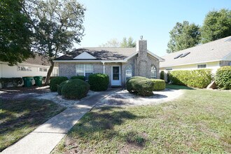 Building Photo - 243 Parkwood Cir
