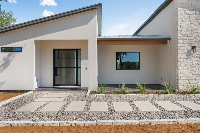 Foto del edificio - 24506 Lois Ln