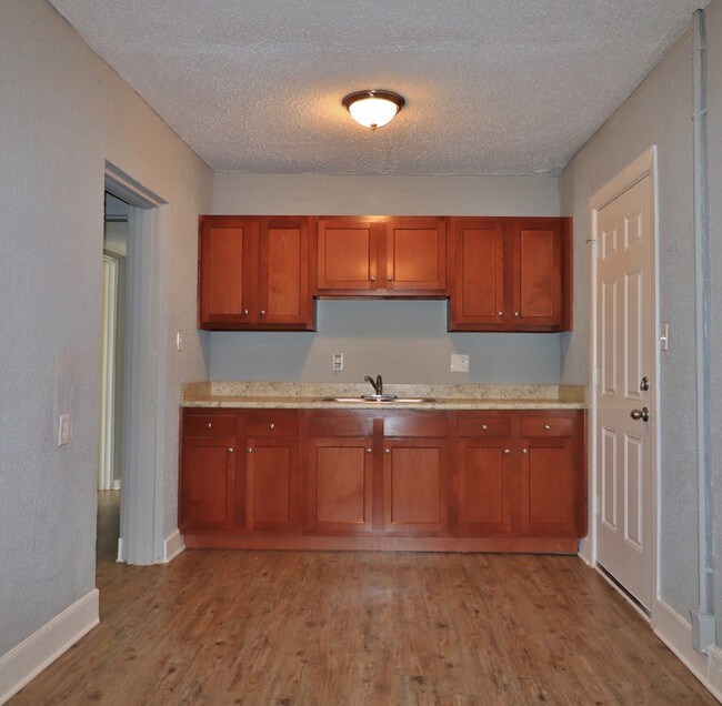 Building Photo - 1801 Forest Hills Rd