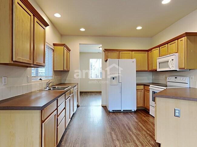 Foto del edificio - 6215 Park St E