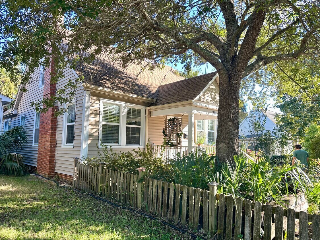 Foto principal - 2111 Metts Ave