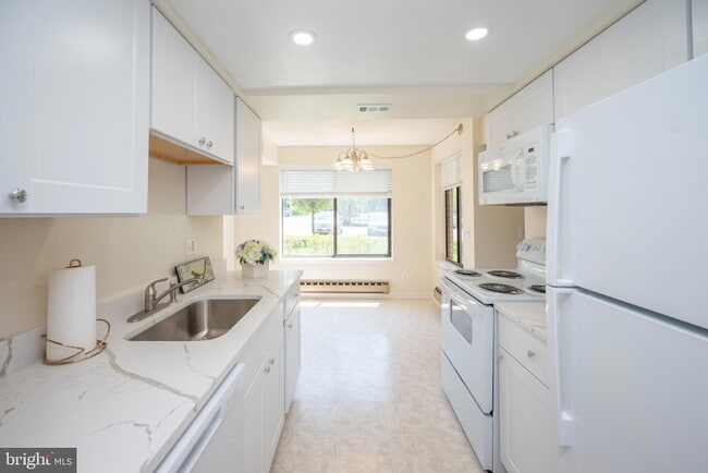 Photo - 15310-89-1B Beaverbrook Ct Apartment