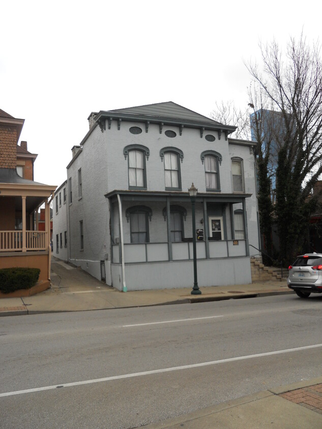 Building Photo - 215 S Limestone