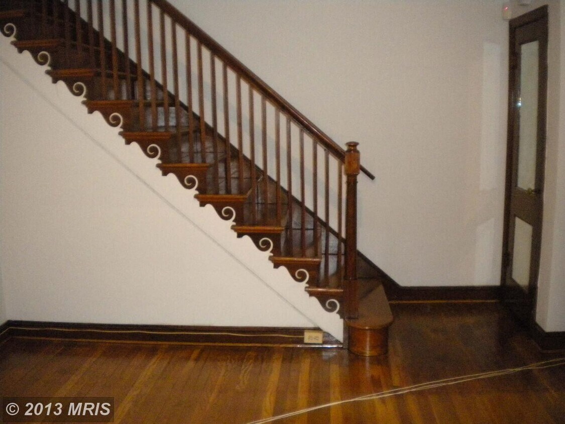 Spacious living room - 3953 Ames St NE