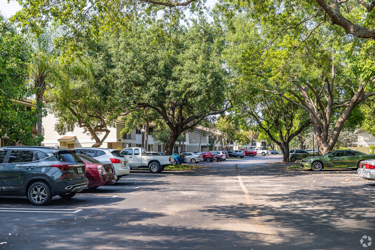 Building Photo - The Gardens at Palm Aire