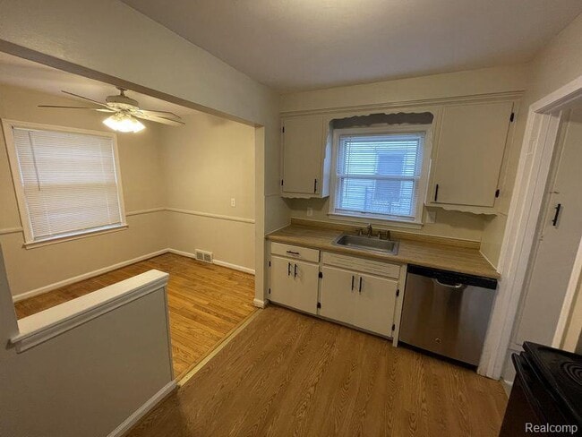 Building Photo - 3351 Garden Ave