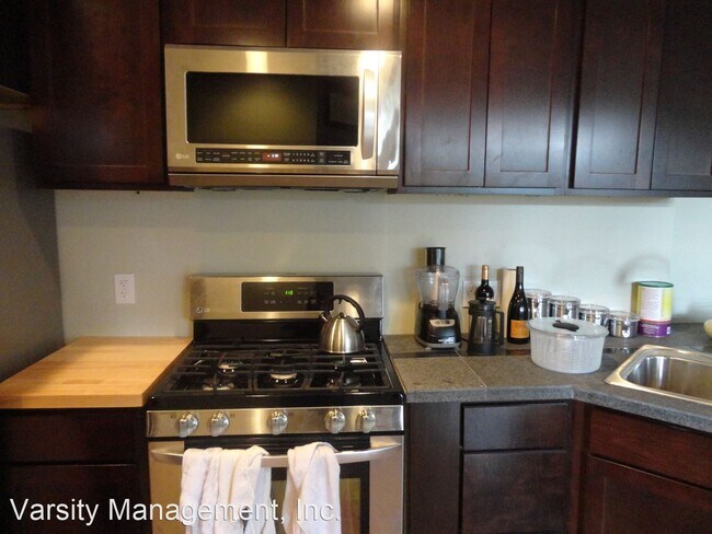 Foto del edificio - 2 br, 1 bath Apartment - 1015 W. Huron 101...