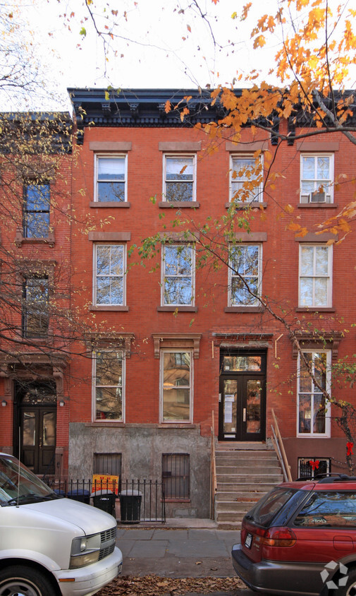 Primary Photo - 459 Henry St