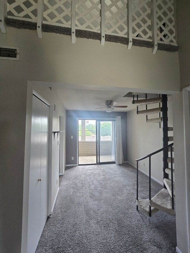 Building Photo - Gorgeous 2 Bedroom