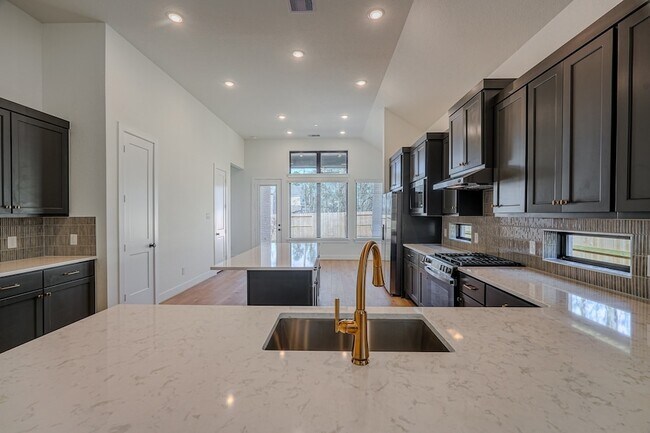 Building Photo - 564 Tawny Rim Dr