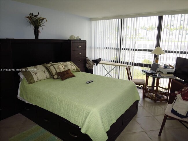 Foto del edificio - 600 NE 36th St