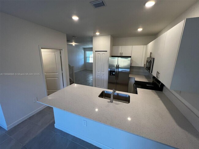 Foto del edificio - 2703 SE 10th St
