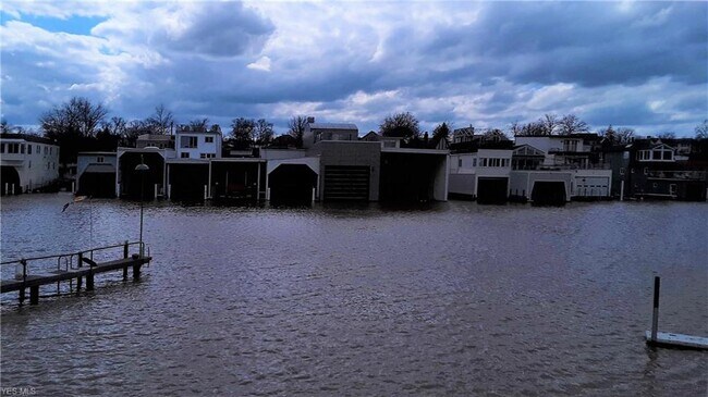 Foto del edificio - 854 Beach Rd