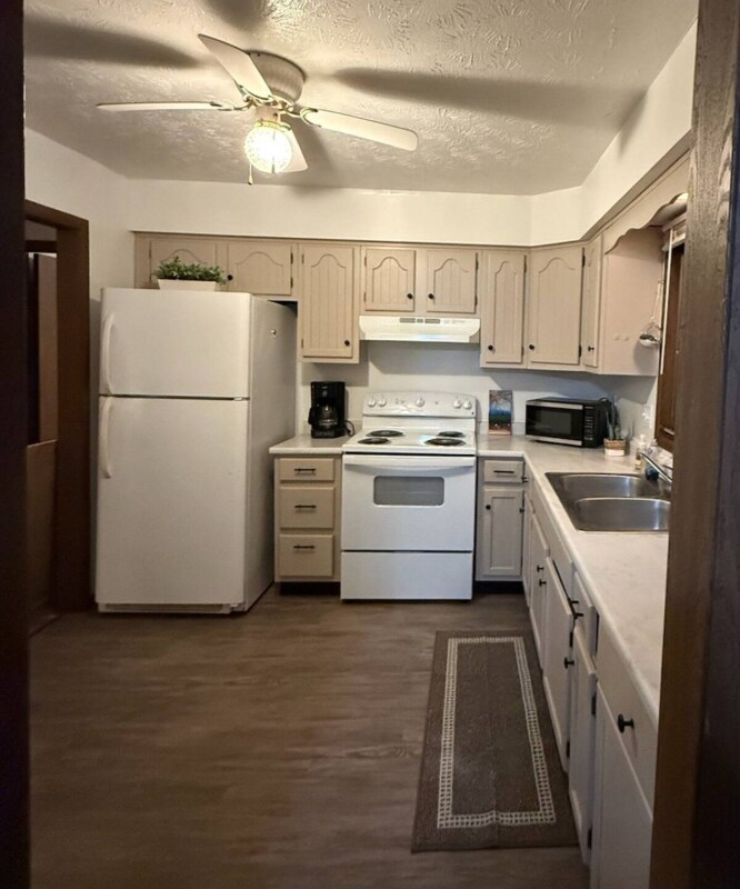 8421 Colwyn Ct Youngstown, OH 44512 – photo 4
