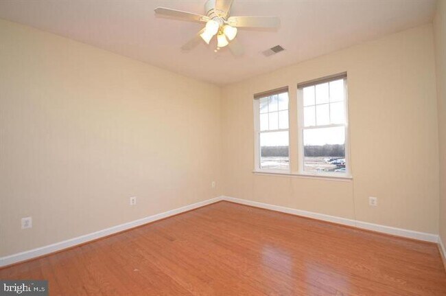 Foto del edificio - 6161 Willow Pl