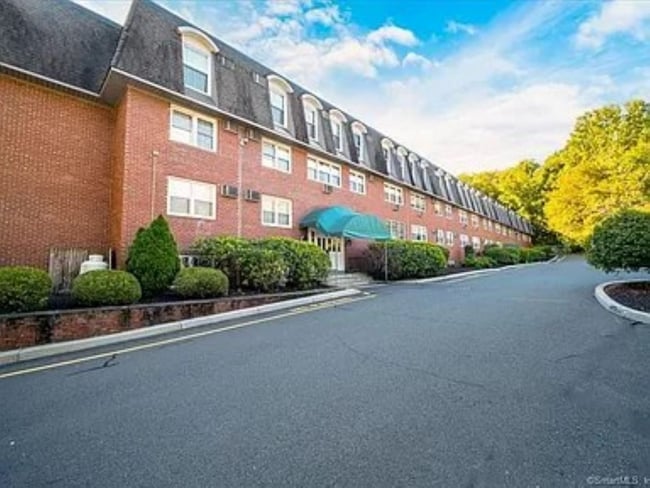 Building Photo - 34 Padanaram Rd