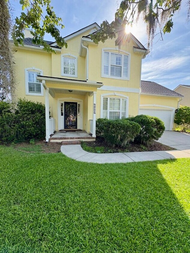 Foto principal - Lovely Updated Home in Grand Oaks