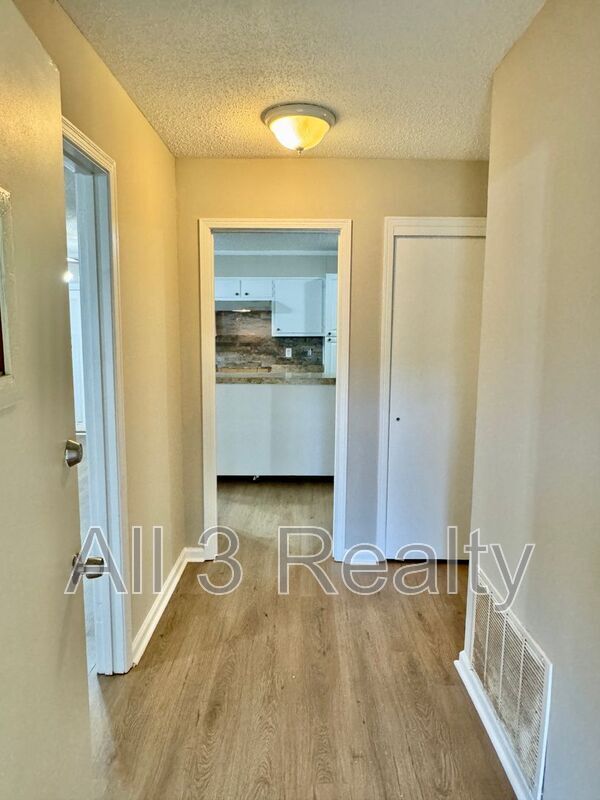 Foto del edificio - 6443 Yates Ct