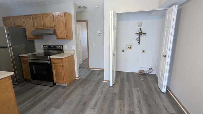 Building Photo - MN Cedar Village (861)