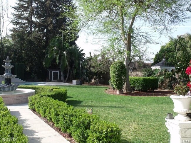 Foto del edificio - 5 br, 4.5 bath House - 252 W Longden Ave