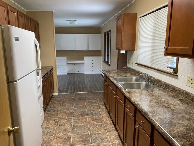 Foto del edificio - 504 E Main St