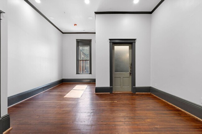 Foto del edificio - 719 Bank St NW