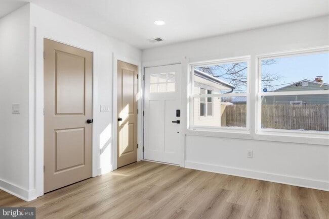 Building Photo - 68 Daffodil Ln