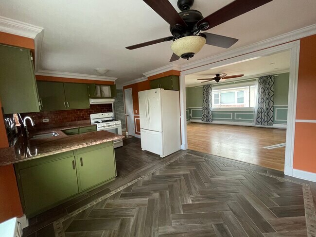 Vista de la entrada - 2440 River Rd