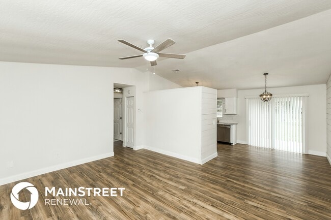 Building Photo - 764 Gelaso St SW