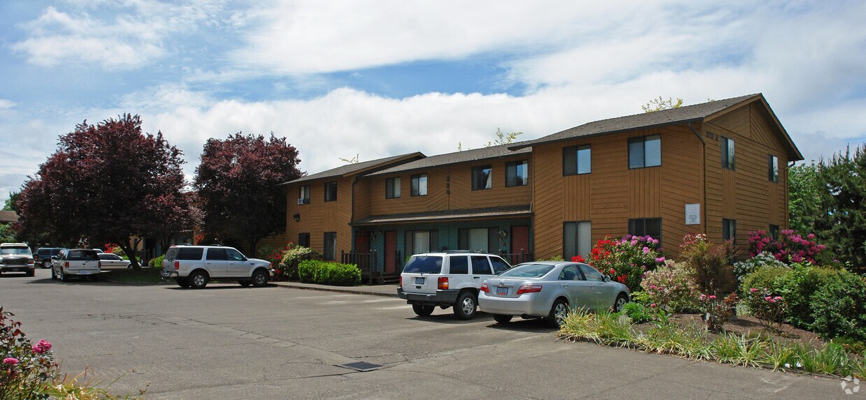 Building Photo - Sycamore Creek