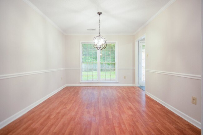 Foto del edificio - Beautiful 4 bedroom, 2.5 bathroom home on ...