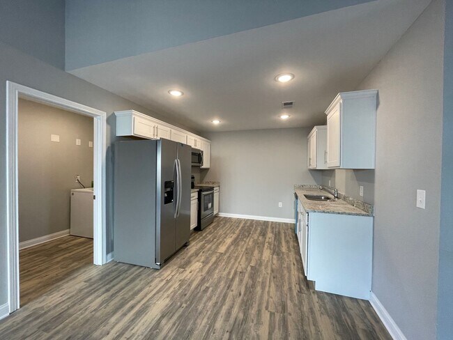 Foto del edificio - 121/123 Tucker Ln