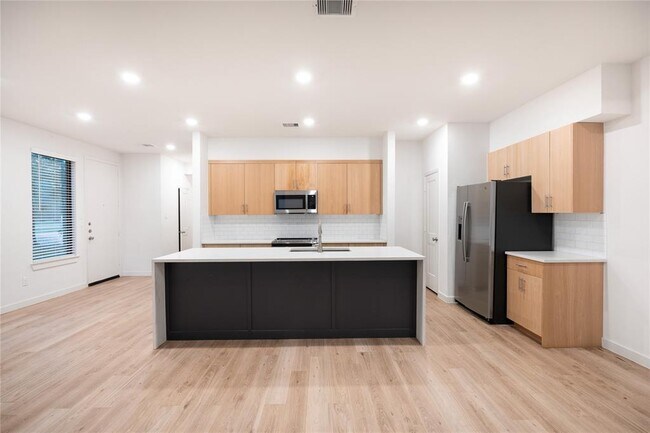 Building Photo - 2521 Appian Wy
