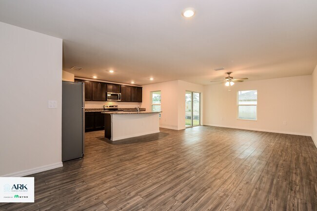 Foto del edificio - 148 Blackstone Dr