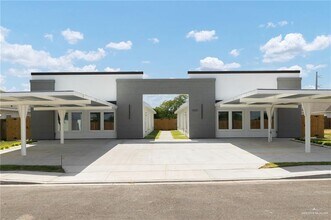 Building Photo - 11 N Aryana Ave