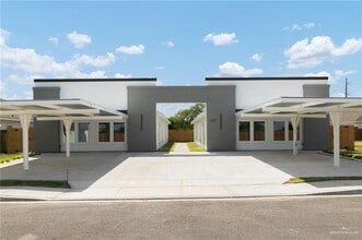 Building Photo - 1321 N Aryana Ave