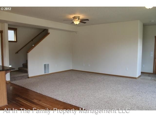 Building Photo - 4 br, 2.5 bath House - 14470 SE Marci Way