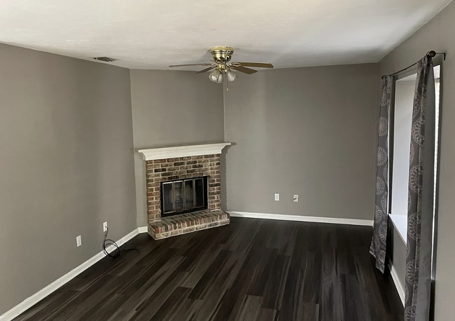Living Area - 222 Parkbrook Cir