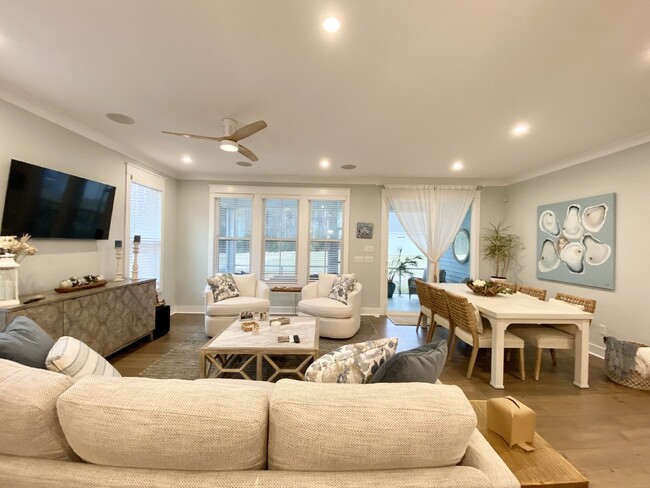 Building Photo - Resort Style Living in this 2 bedroom w/ a...